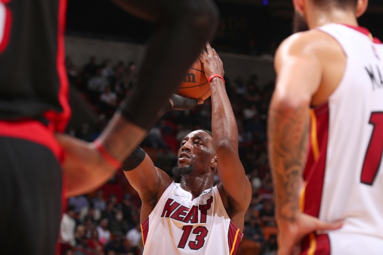 天博体育登录入口-韦德：阿德巴约前三节发挥完美 但人们只盯着变成闹剧的最后5分钟