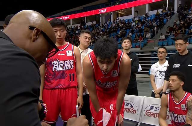 天博体育官方入口-17+10+4帽！杜锋弃将再次爆发！碾压克里斯，把山东男篮打绝望了
