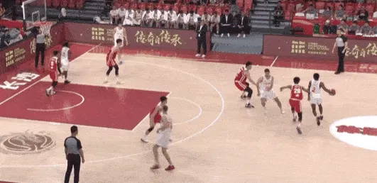 天博体育官方网站-可惜!庞峥麟积极抢断一马当先,但最后上空篮弹框而出